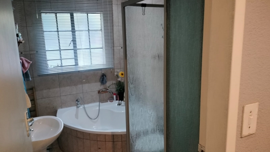 3 Bedroom Property for Sale in Safari Gardens North West